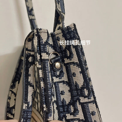 Classic Tote Bag With Crossbody Strap